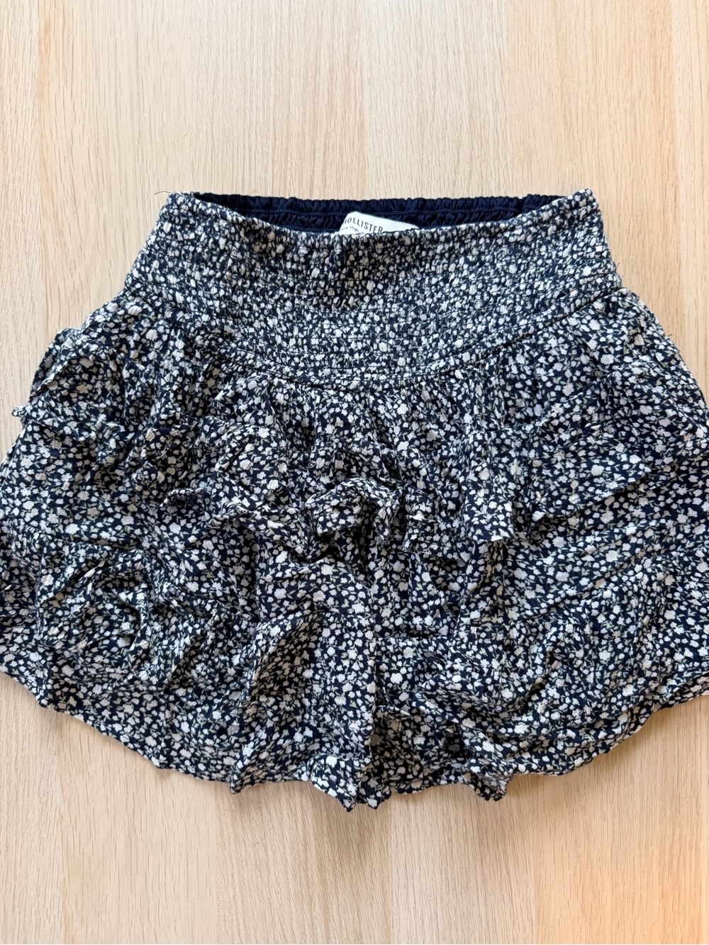 Hollister mini skirt
